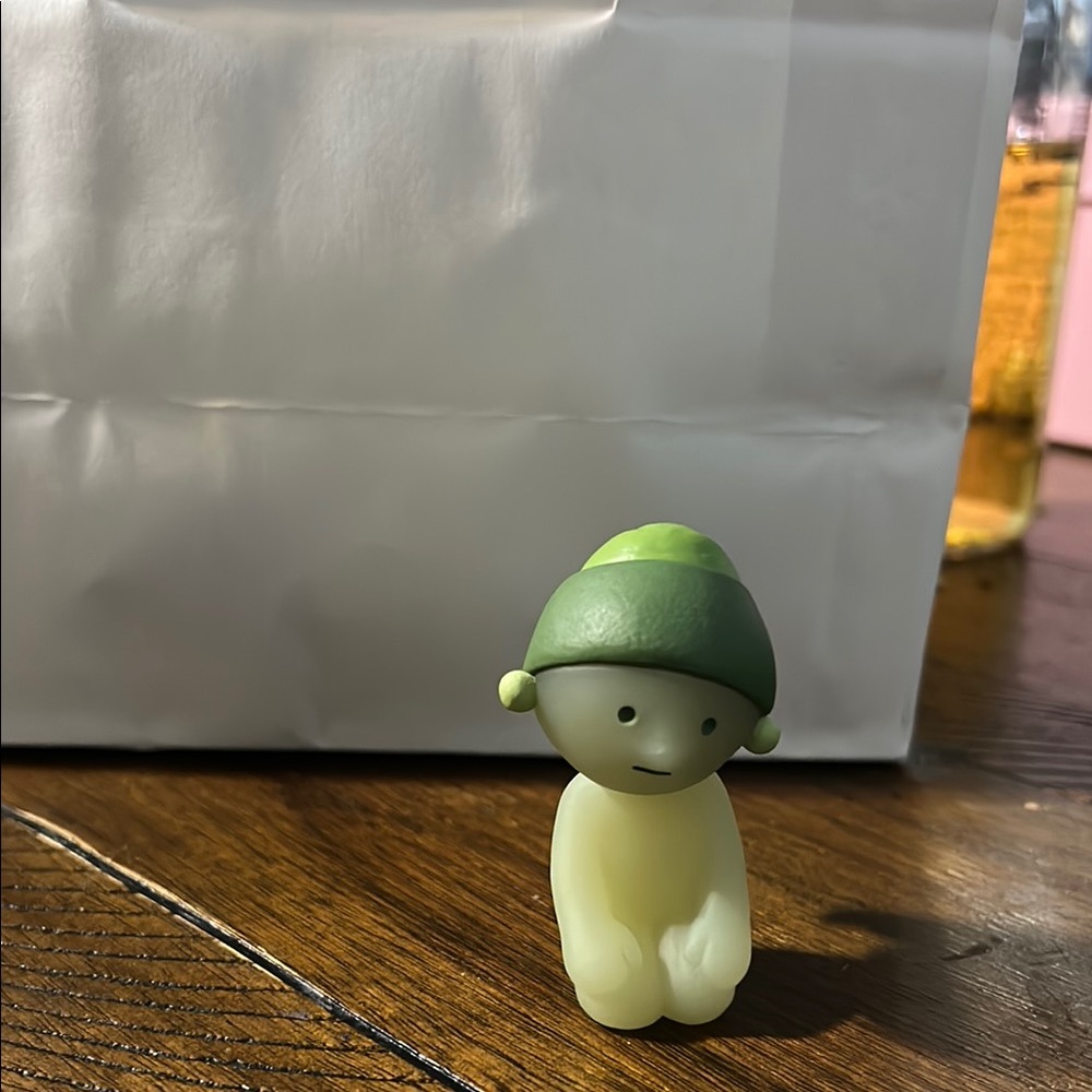 Smiski Museum Series-Girl With A Pearl Earring Glow In The Dark (loose no box)